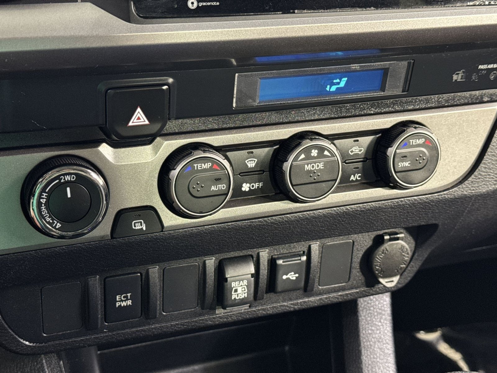Used 2022 Toyota Tacoma SR5 AWD/4WD image 33