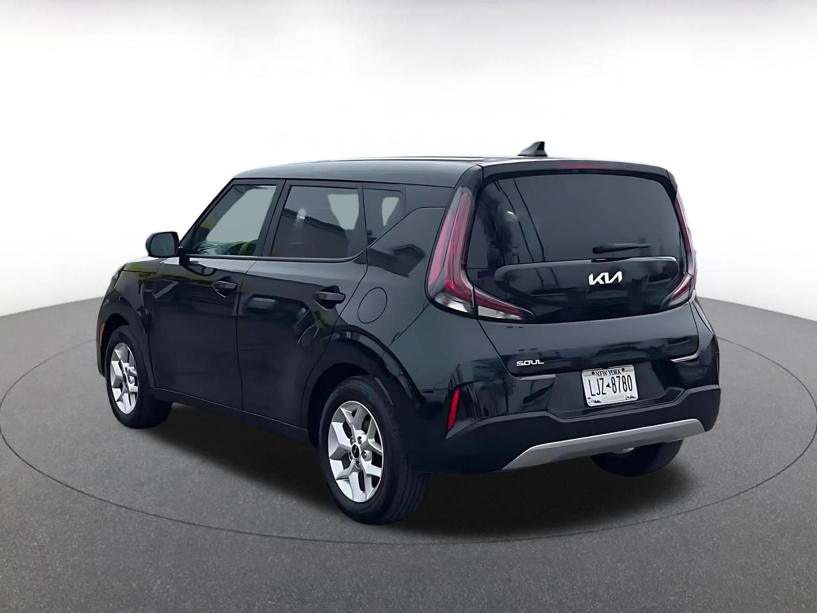 Used 2025 Kia Soul LX w/ LX Technology Package image 11