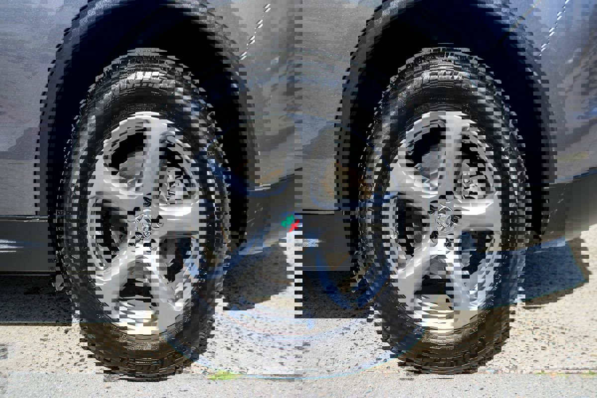 Used 2018 Alfa Romeo Stelvio AWD image 35