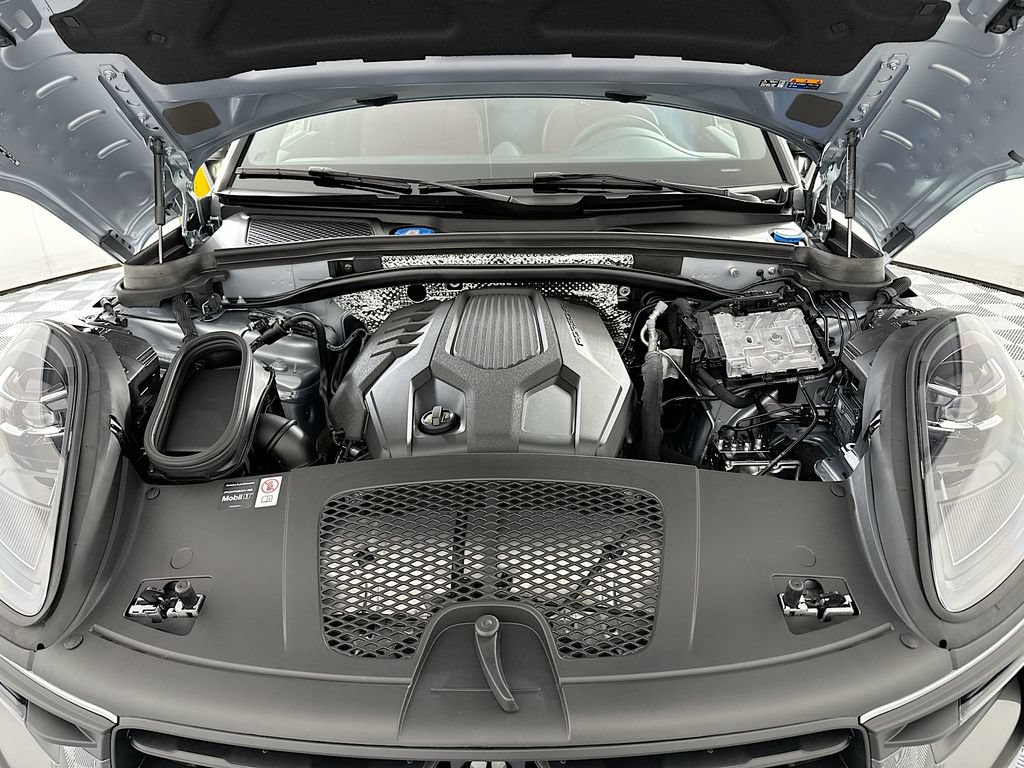 New 2026 Porsche Macan Turbo AWD/4WD image 32