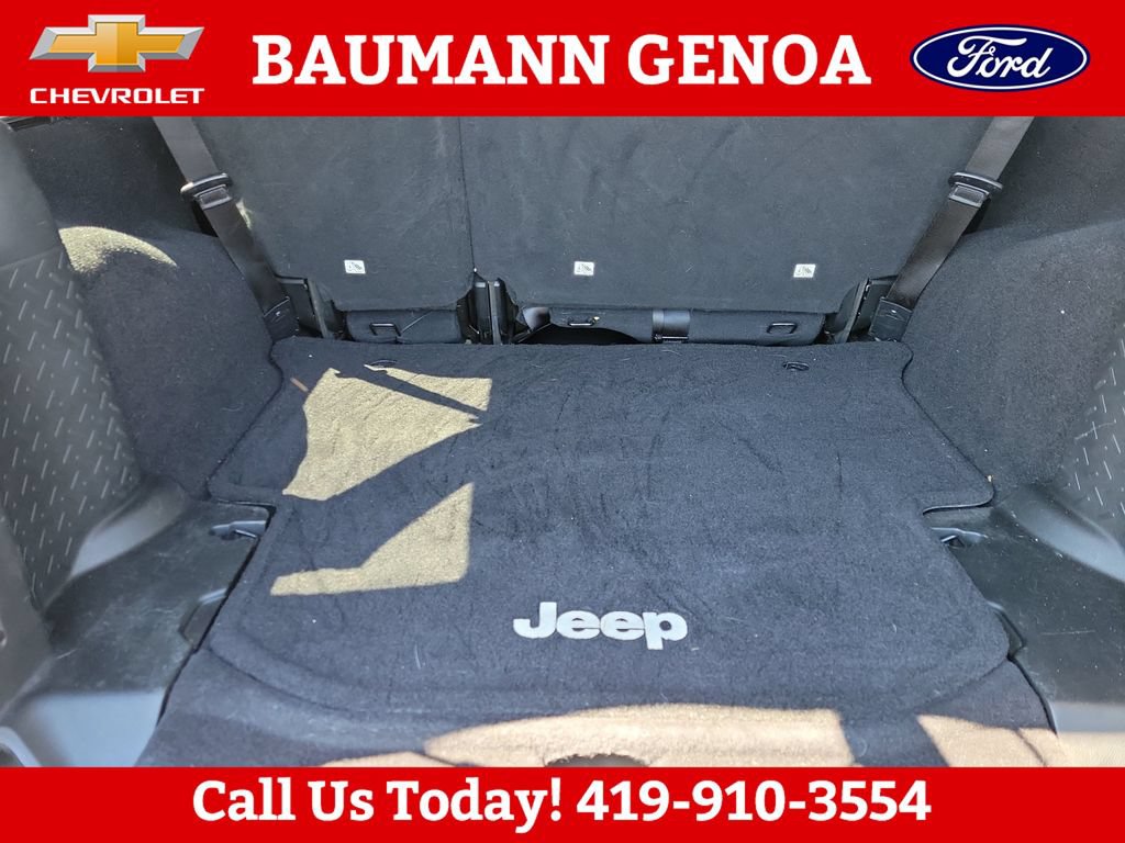 Used 2016 Jeep Wrangler Unlimited Sahara AWD/4WD image 23