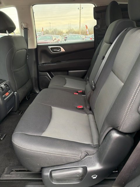 Used 2017 Nissan Pathfinder SV image 9