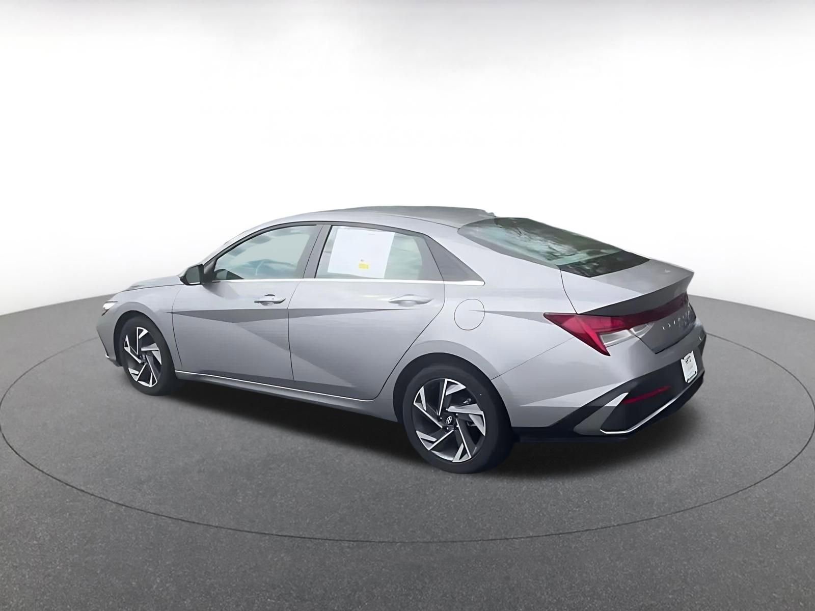 Used 2025 Hyundai Elantra SEL image 10