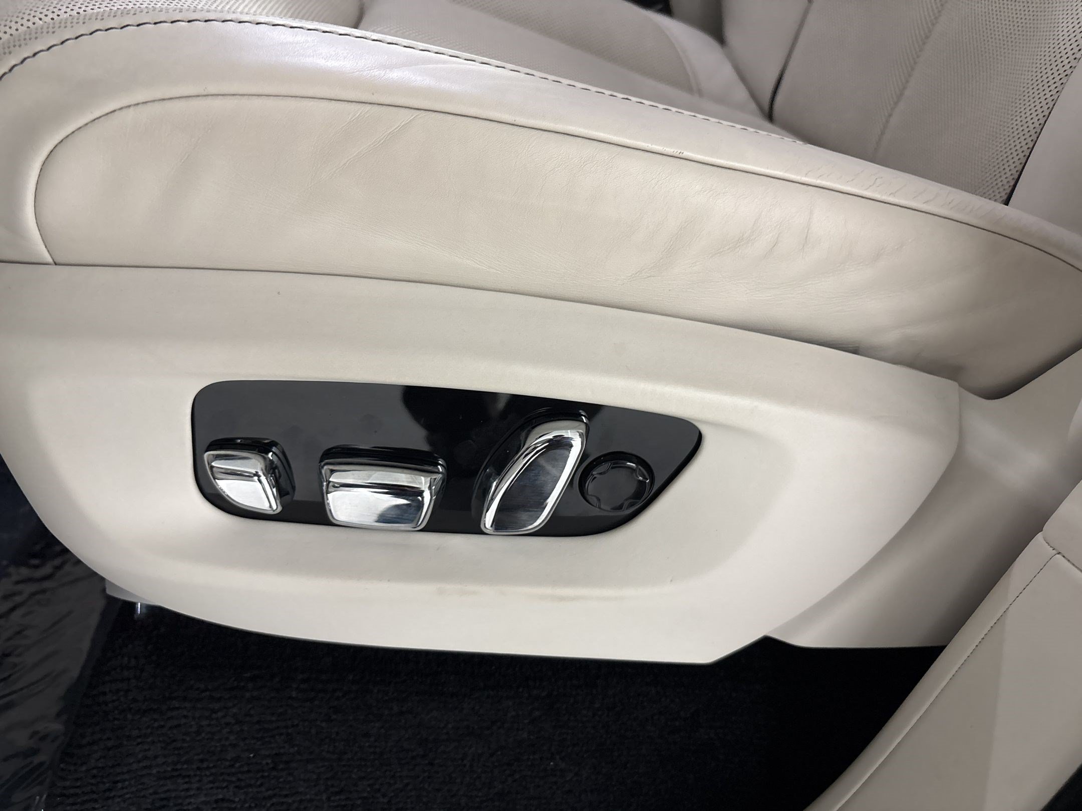 Used 2021 Rolls-Royce Cullinan AWD/4WD image 15