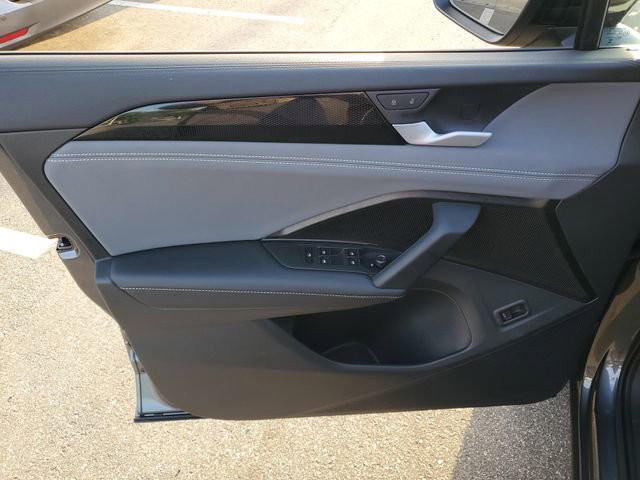 Certified 2025 Volkswagen Tiguan SE R-Line image 15