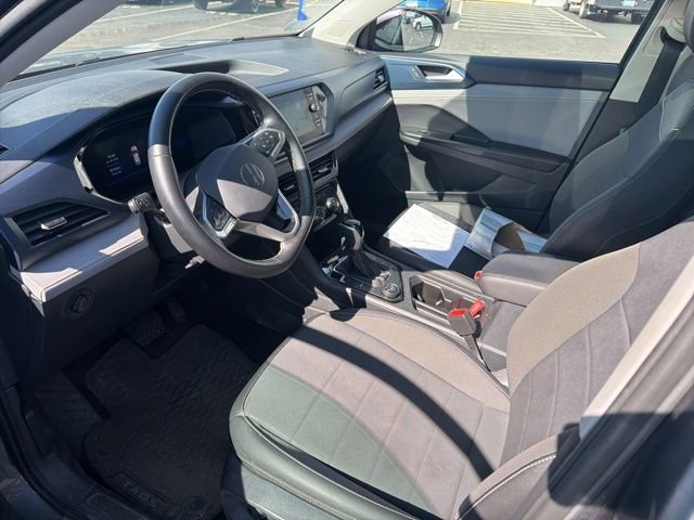 Used 2024 Volkswagen Taos SE image 2
