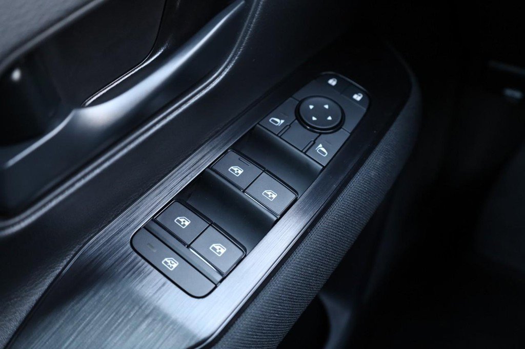 New 2026 Nissan Kicks S image 18