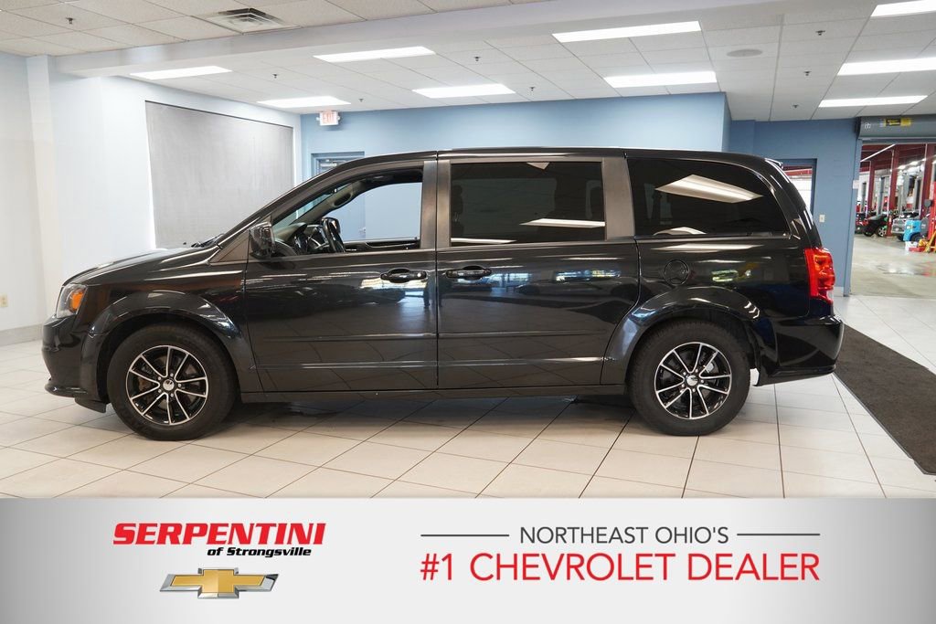Used 2017 Dodge Grand Caravan SE image 2