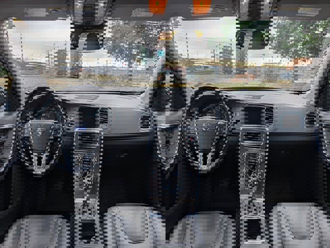 Used 2015 Volvo V60 T5 Platinum image 13