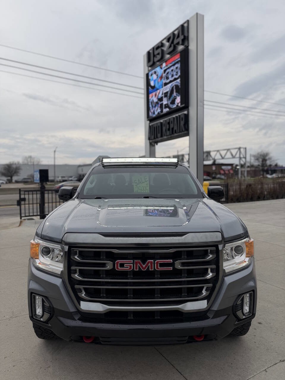 Used 2021 GMC Canyon AT4 image 2
