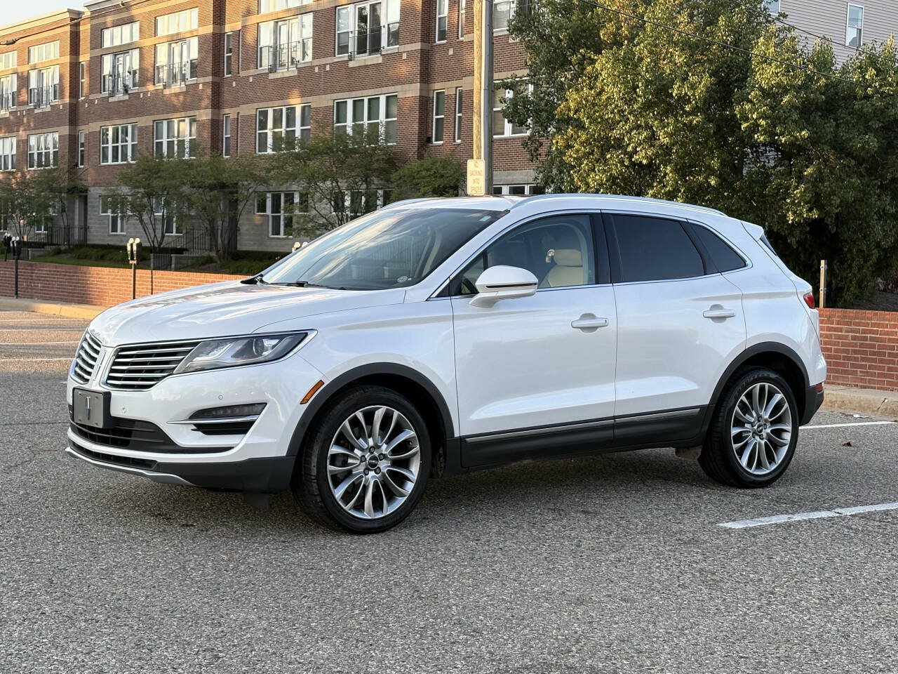 Used 2017 Lincoln MKC Reserve FWD image 2