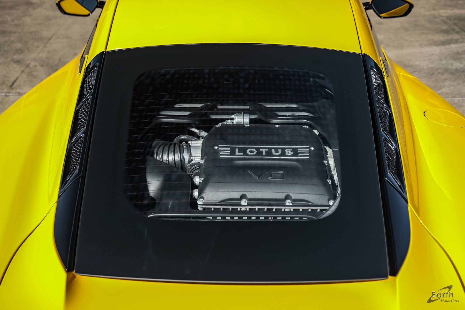 Used 2025 Lotus Emira RWD image 18