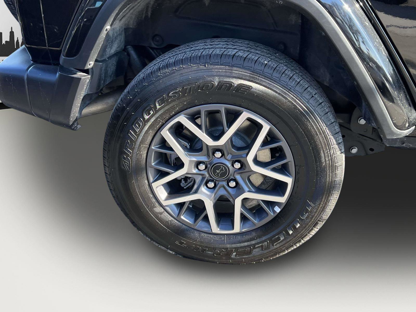 Used 2025 Jeep Wrangler Sahara image 10