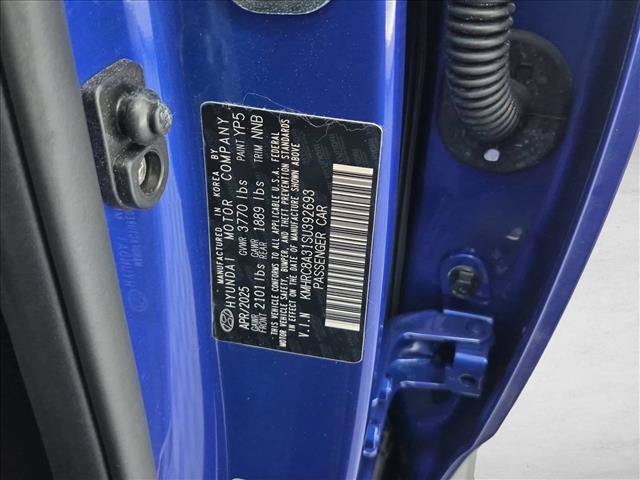 Certified 2025 Hyundai Venue Limited FWD image 27