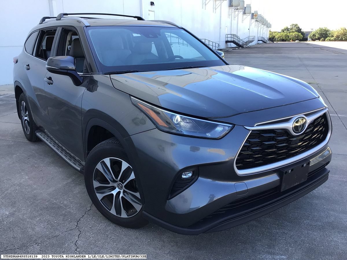 Used 2023 Toyota Highlander XLE FWD image 4