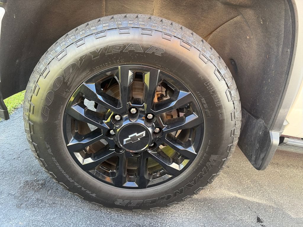 Used 2025 Chevrolet Silverado 2500 High Country w/ High Country Premium Package AWD/4WD image 31
