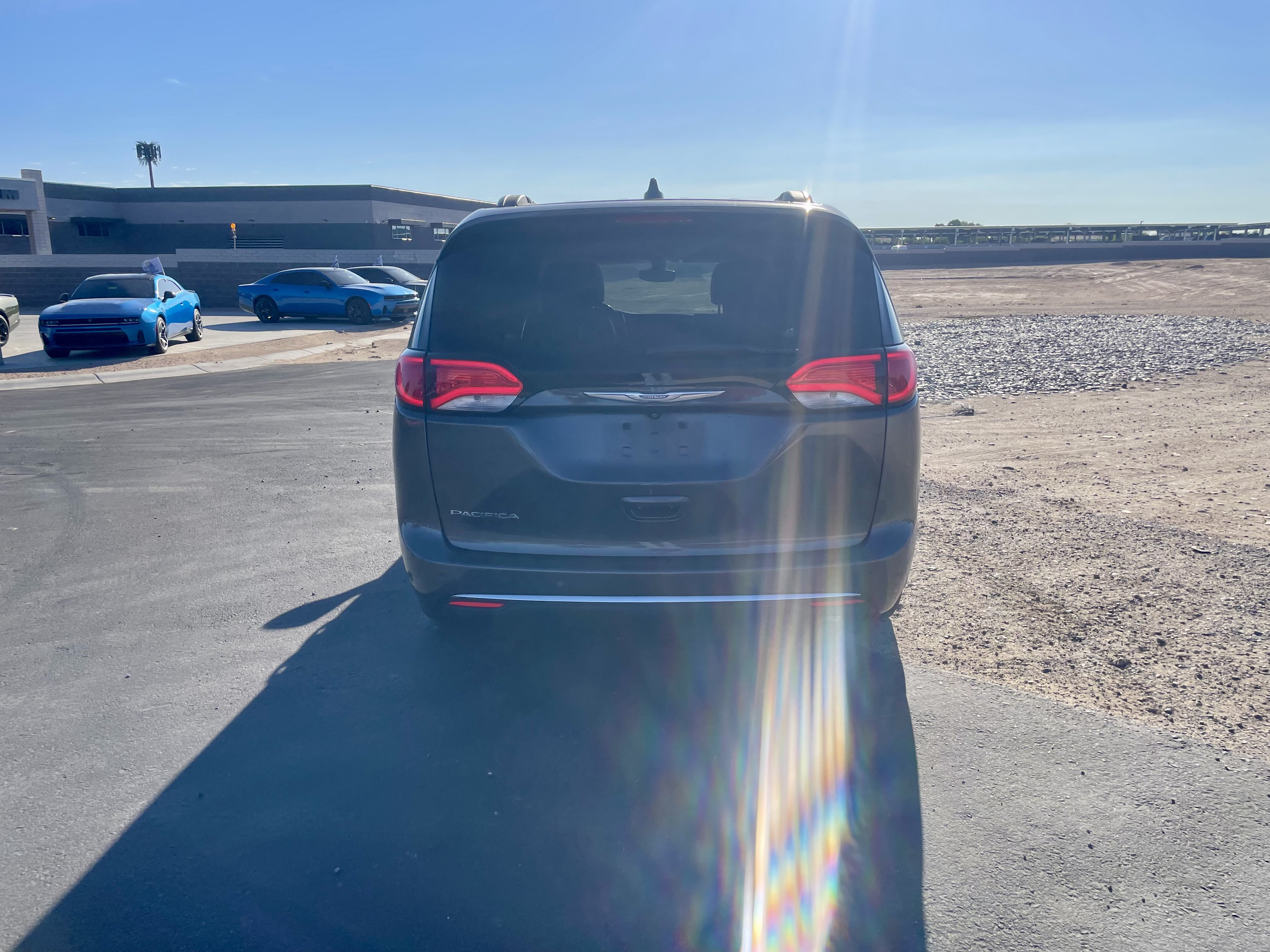 Used 2017 Chrysler Pacifica Touring-L FWD image 4