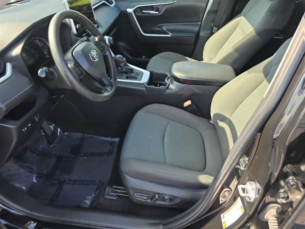 Used 2023 Toyota RAV4 XLE FWD image 17