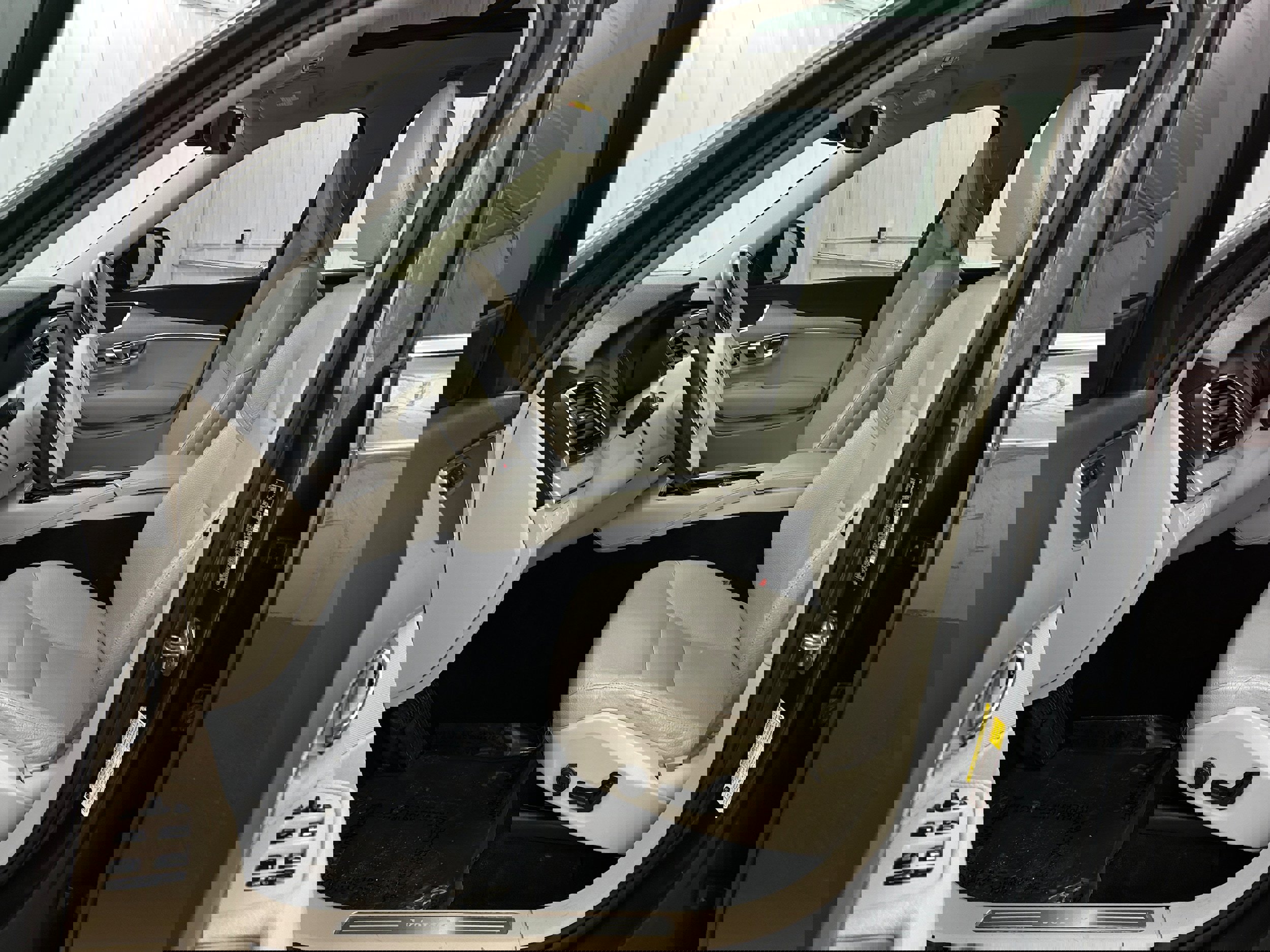 Used 2021 Volvo XC90 T5 Momentum w/ Advanced Package image 4