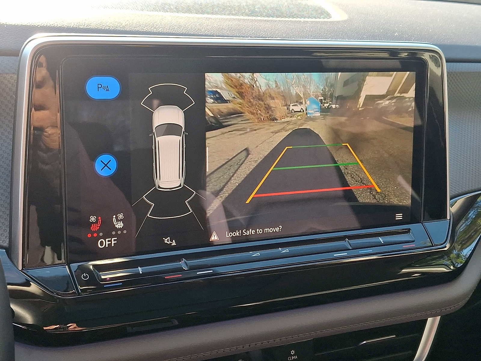 Used 2025 Volkswagen Atlas Peak Edition SE AWD/4WD image 19