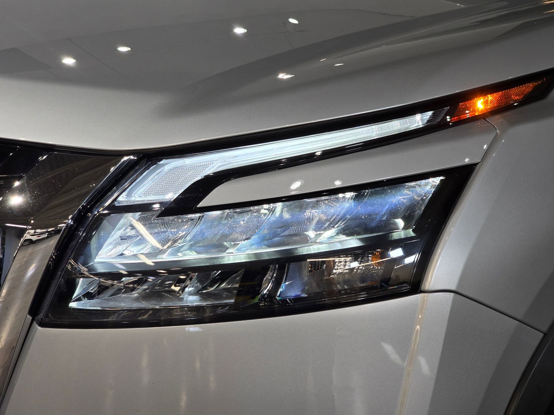 Used 2025 Nissan Pathfinder SL image 13