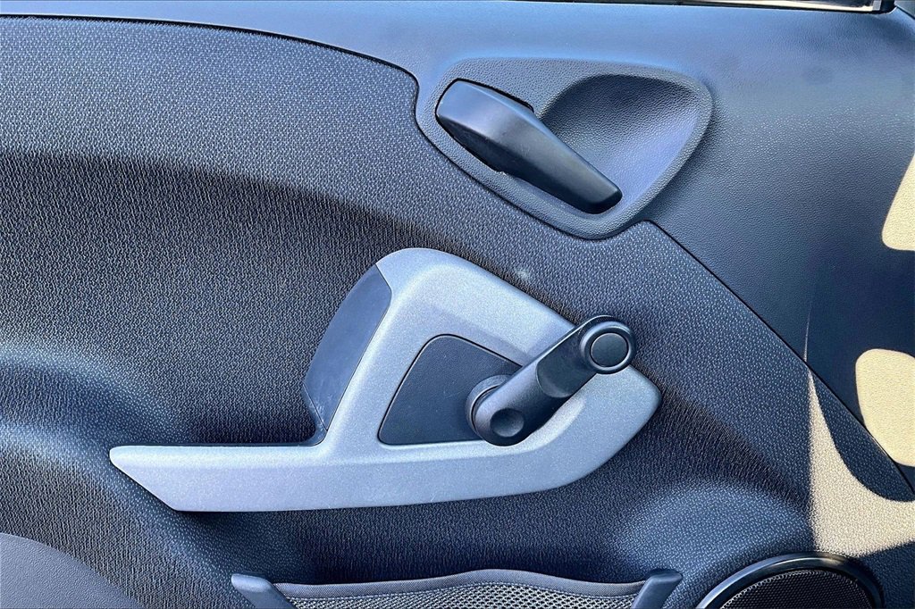 Used 2013 smart fortwo pure image 36