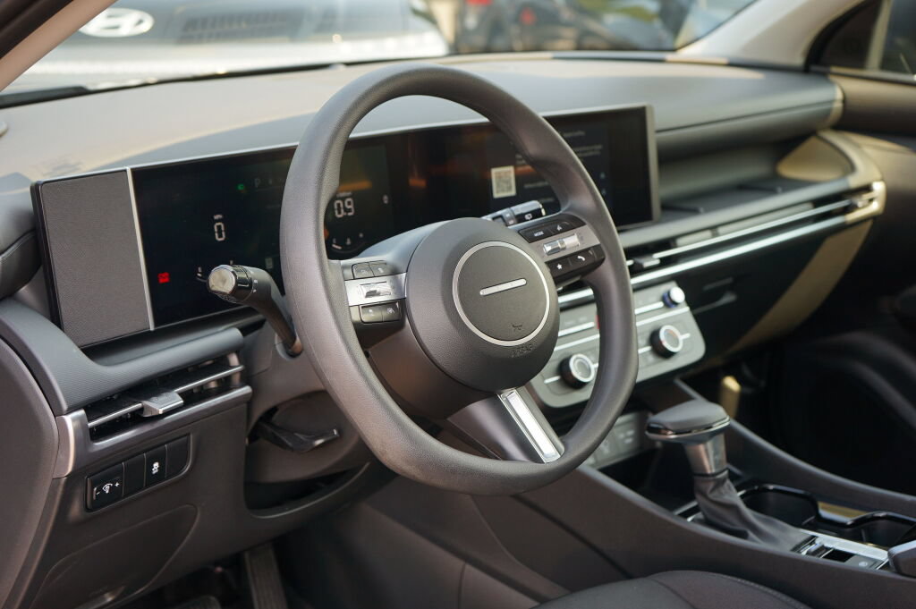 Certified 2025 Hyundai Tucson SE FWD image 21