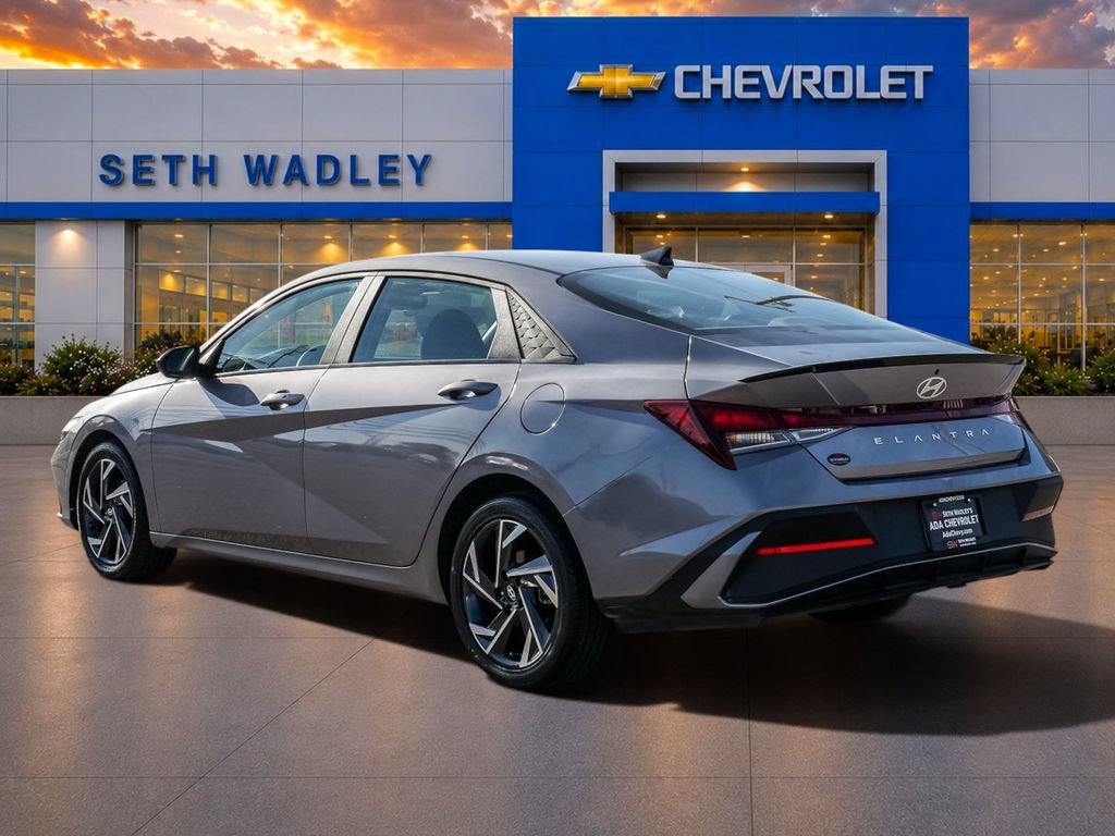 Used 2025 Hyundai Elantra Sport FWD image 5