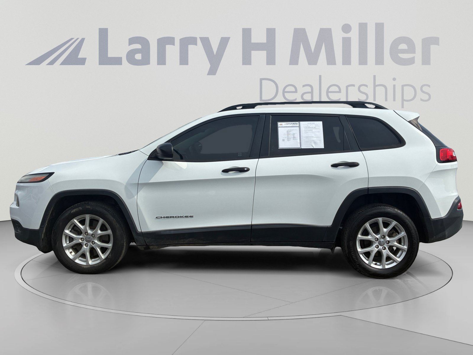 Used 2017 Jeep Cherokee Sport FWD image 2