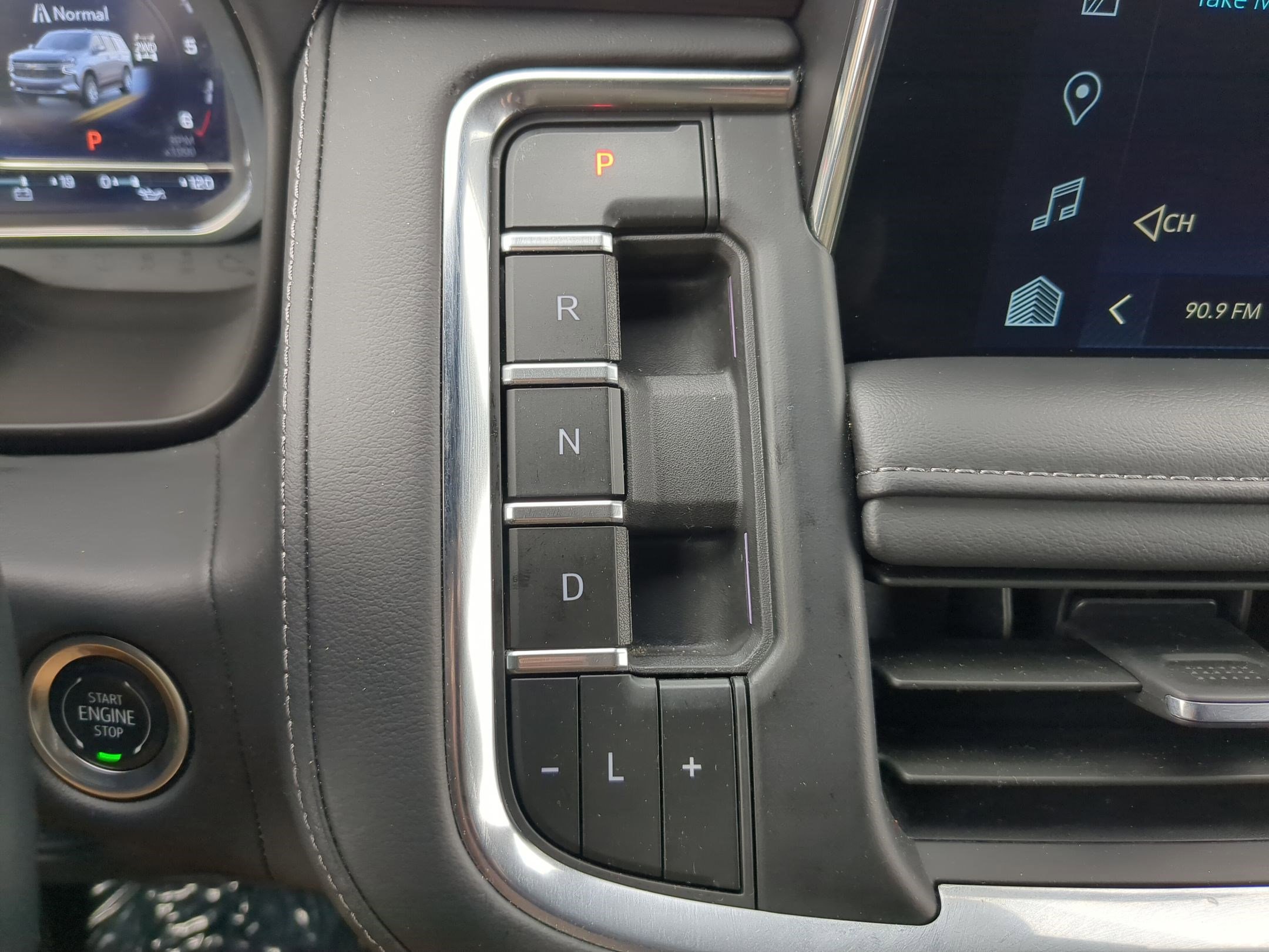 Used 2024 Chevrolet Suburban LT image 25