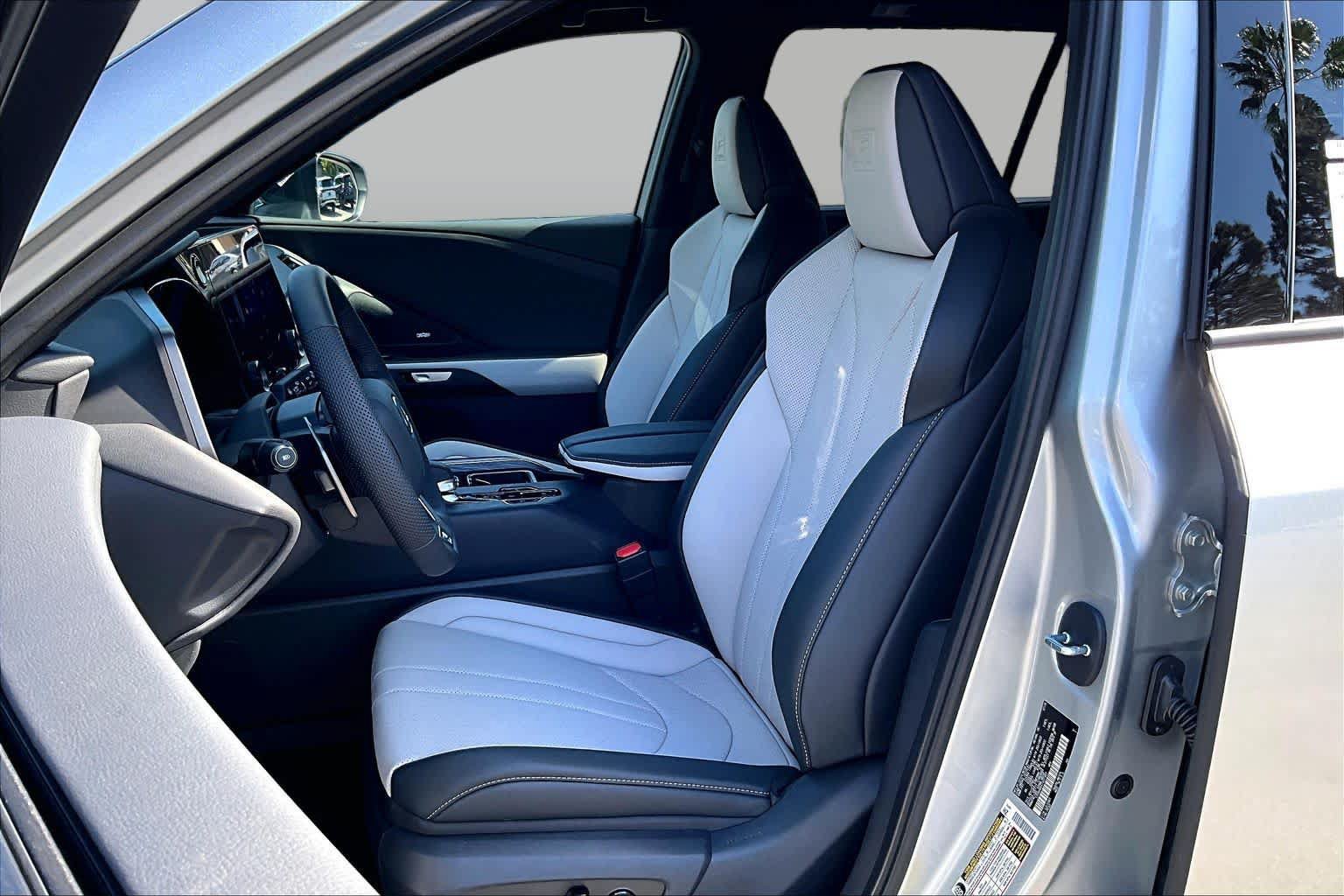 New 2026 Lexus TX 500h AWD image 18