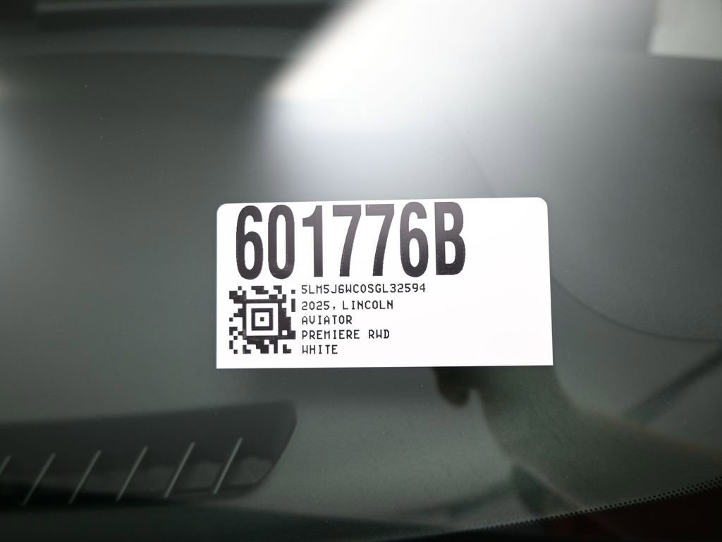 Used 2025 Lincoln Aviator 2WD w/ Jet Appearance Package image 28