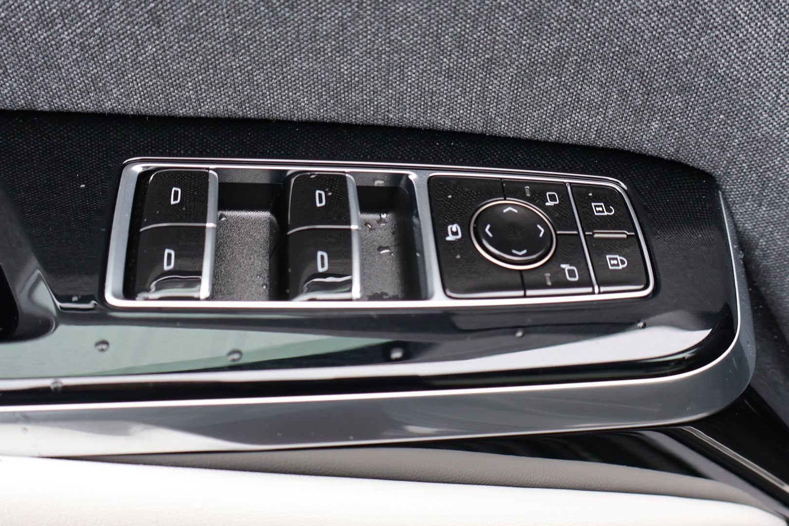 Certified 2025 Cadillac Escalade ESV V AWD/4WD image 10