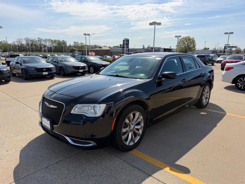 Used 2018 Chrysler 300 Touring image 6