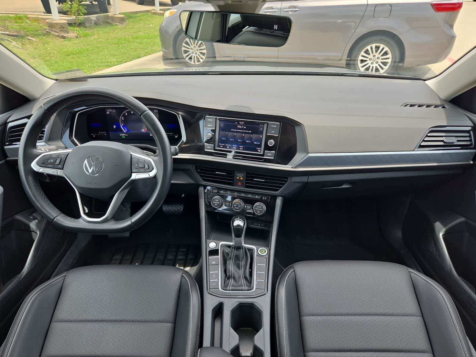 Used 2022 Volkswagen Jetta SE w/ Panoramic Sunroof Package FWD image 13