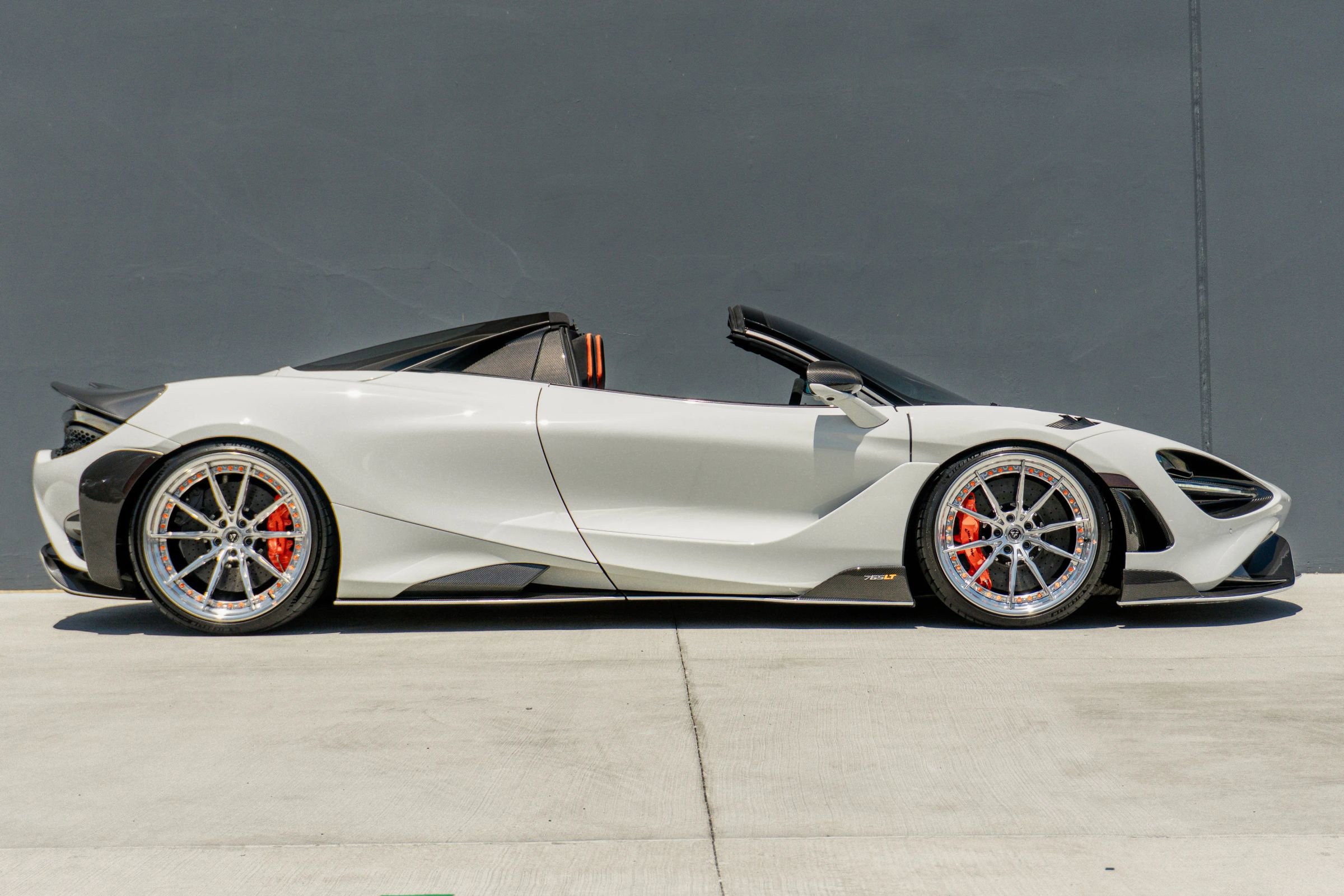 Used 2022 McLaren 765LT RWD image 9