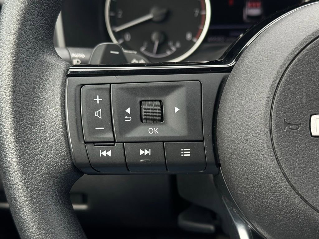 Used 2023 Nissan Rogue SV image 24