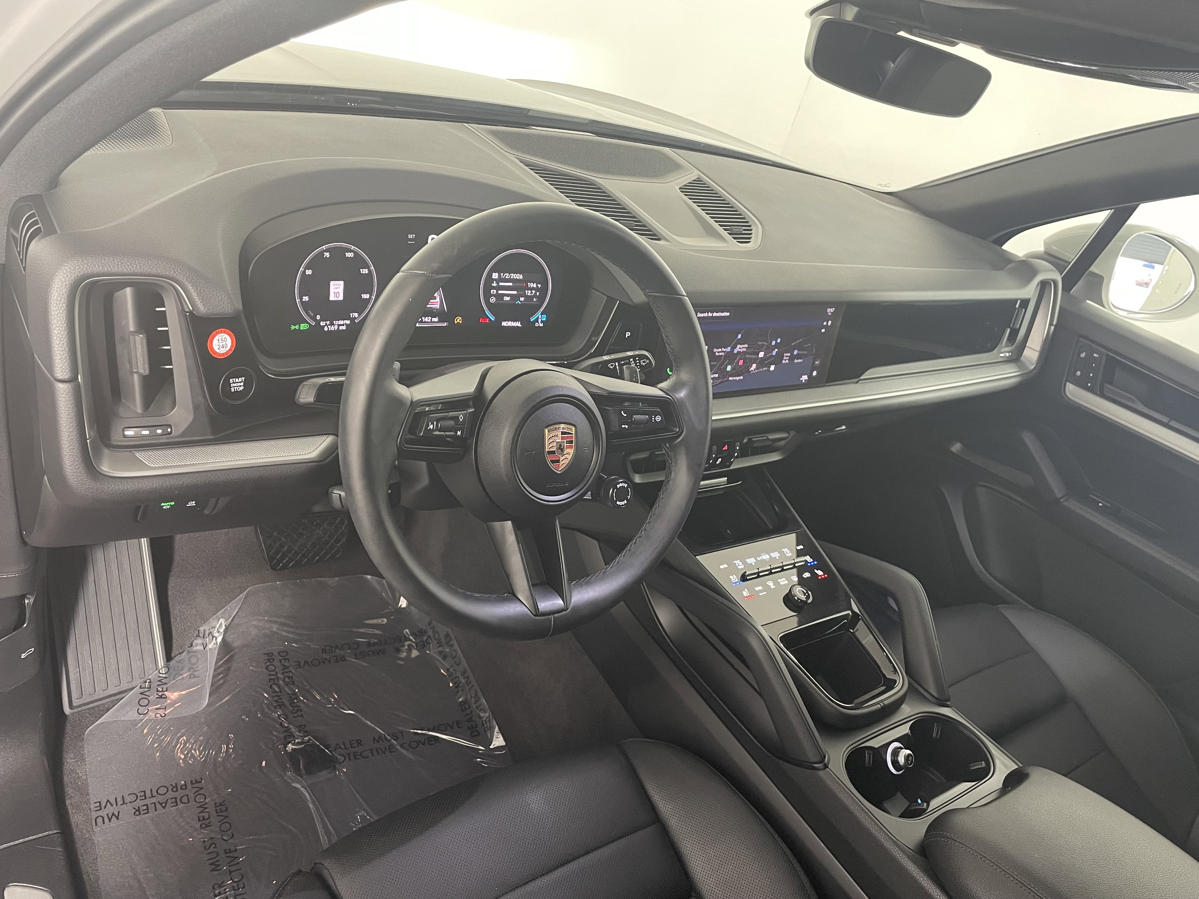 Used 2025 Porsche Cayenne image 4