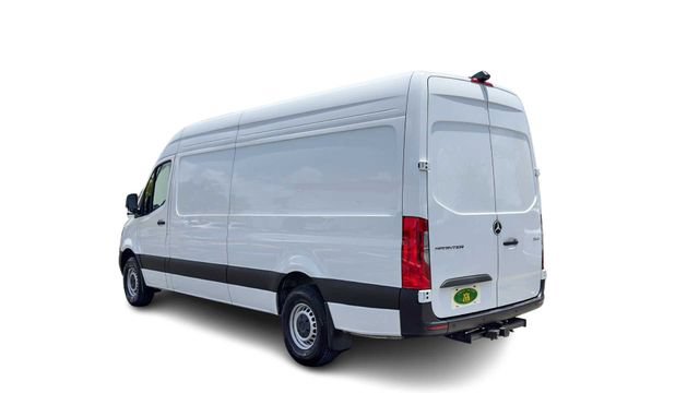 Used 2025 Mercedes-Benz Sprinter 2500 image 2