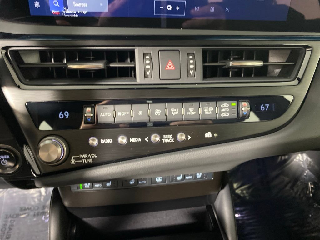 Used 2025 Lexus ES 300h w/ Accessory Package (Z1) FWD image 22