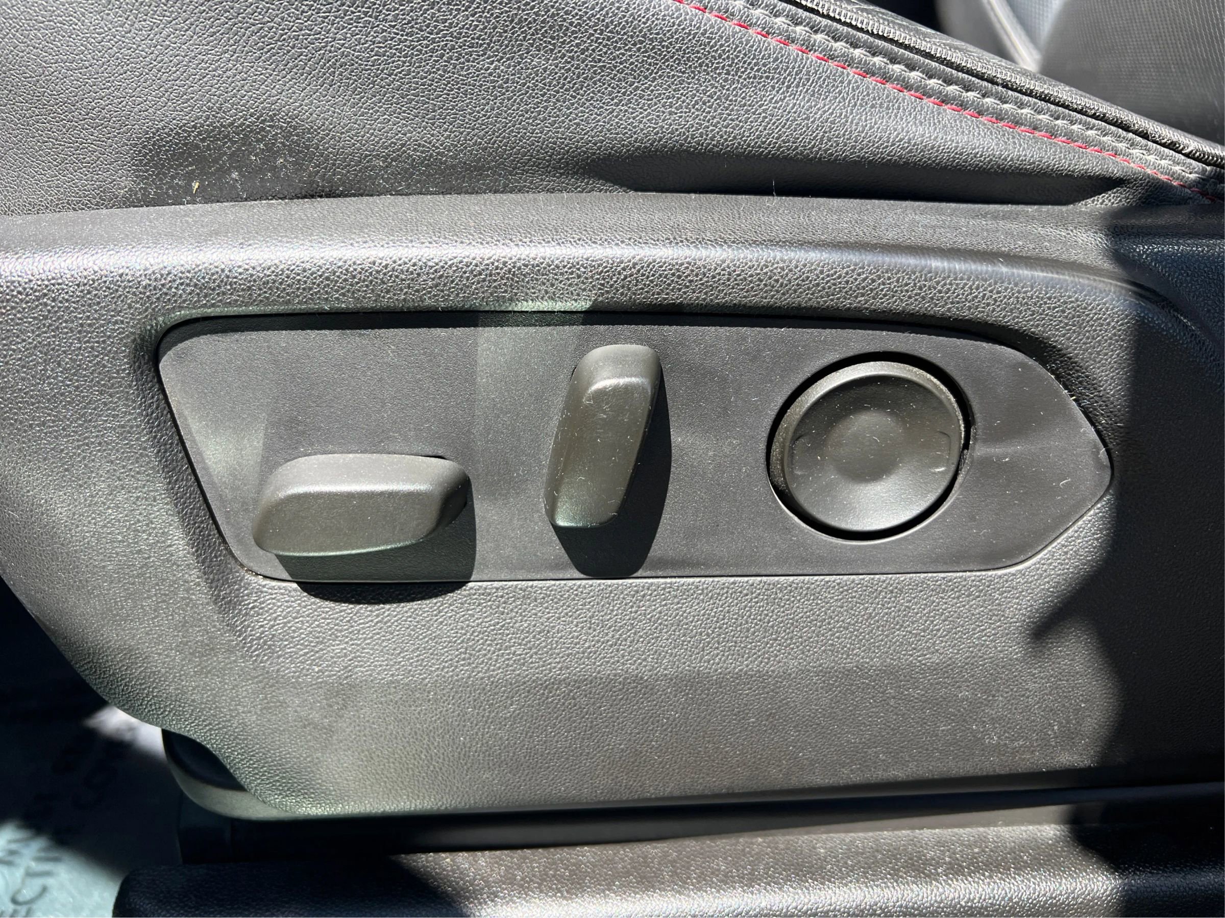 Used 2021 Chevrolet Suburban RST w/ Luxury Package image 34