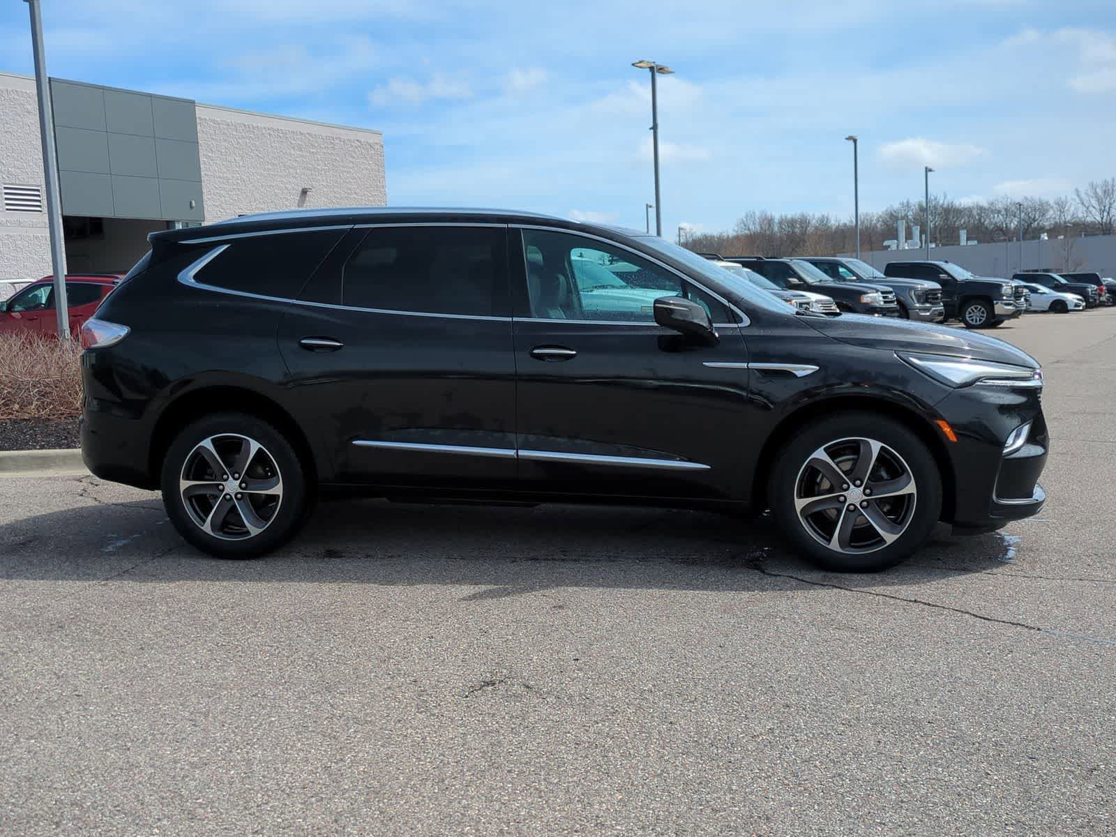 Used 2022 Buick Enclave Essence w/ Sport Touring Edition AWD/4WD image 9
