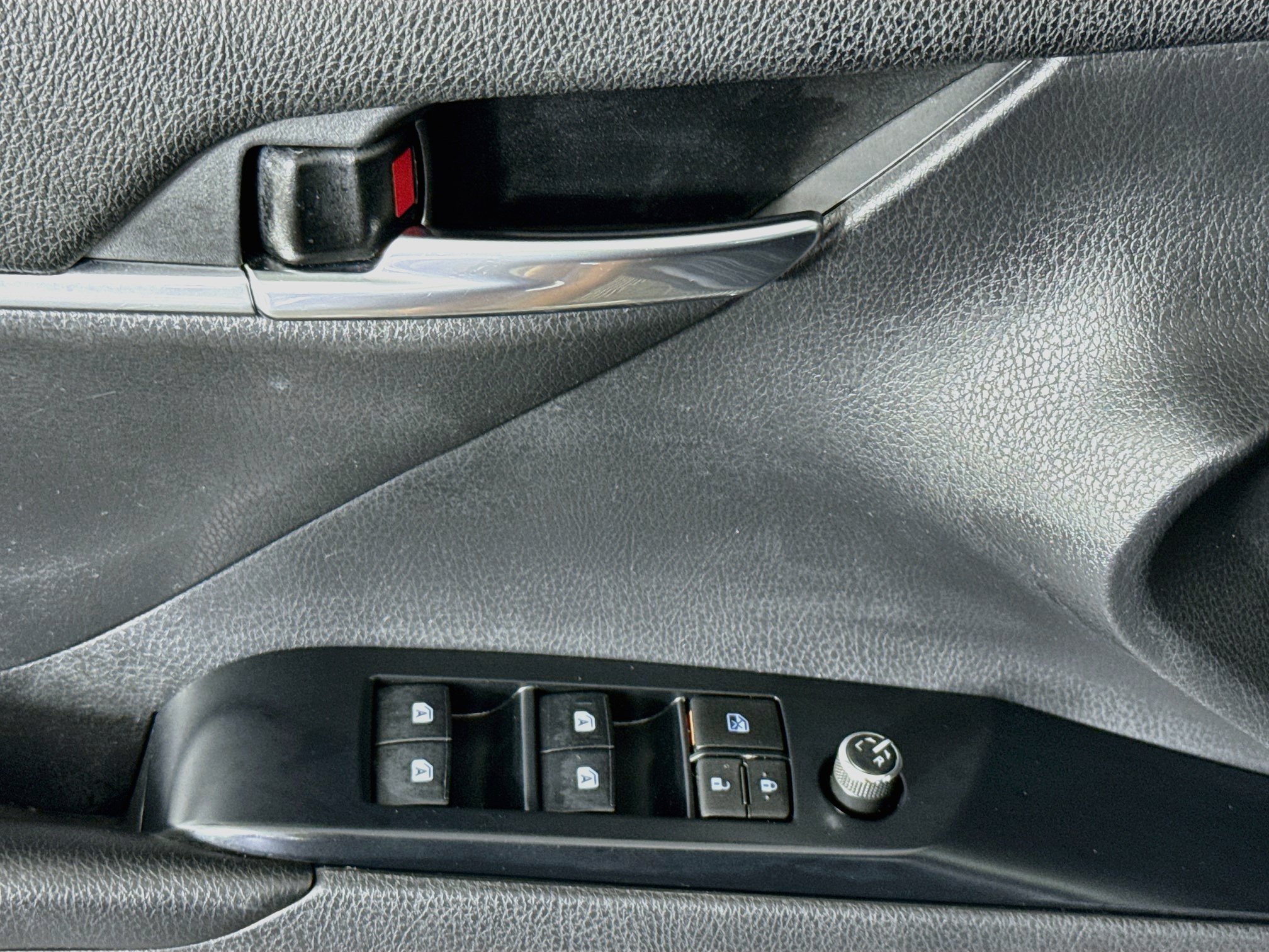 Used 2020 Toyota Camry SE FWD image 21