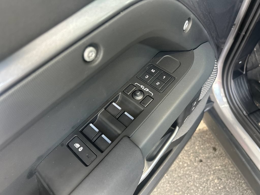 Used 2023 Land Rover Defender 110 X-Dynamic SE AWD/4WD image 14