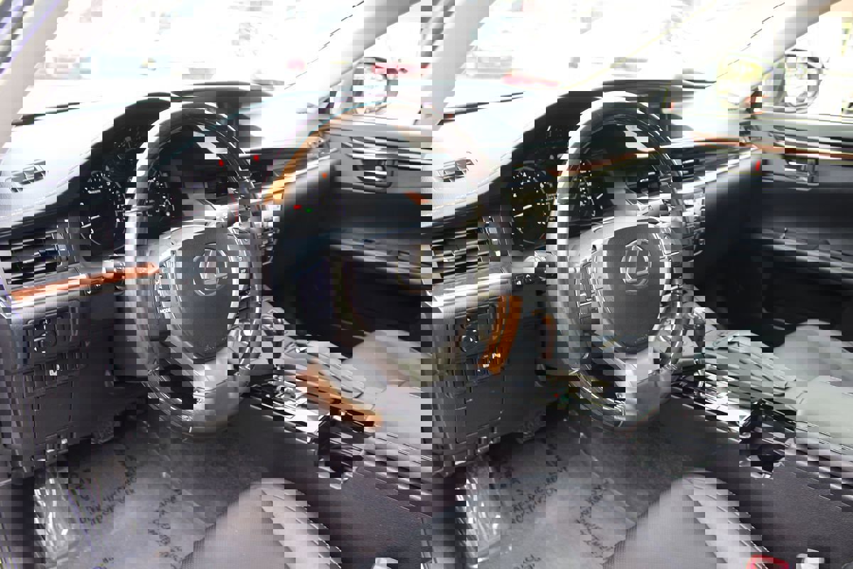 Used 2015 Lexus ES 350 w/ Luxury Package image 15