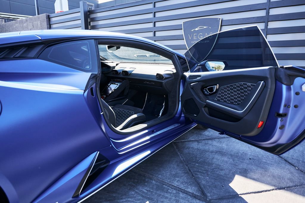 Used 2023 Lamborghini Huracan Tecnica image 32