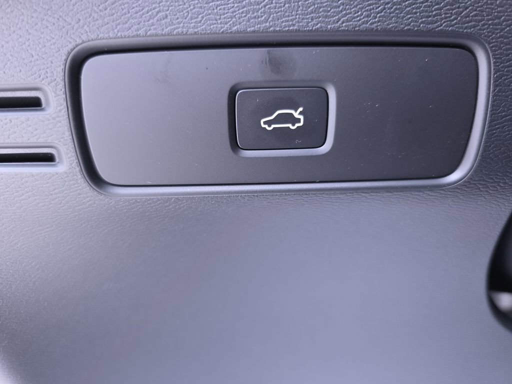 New 2026 Volvo XC40 B5 Core w/ Protection Package image 27