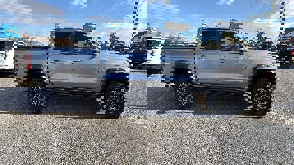 Certified 2024 Chevrolet Colorado ZR2 w/ ZR2 Convenience Package III image 4