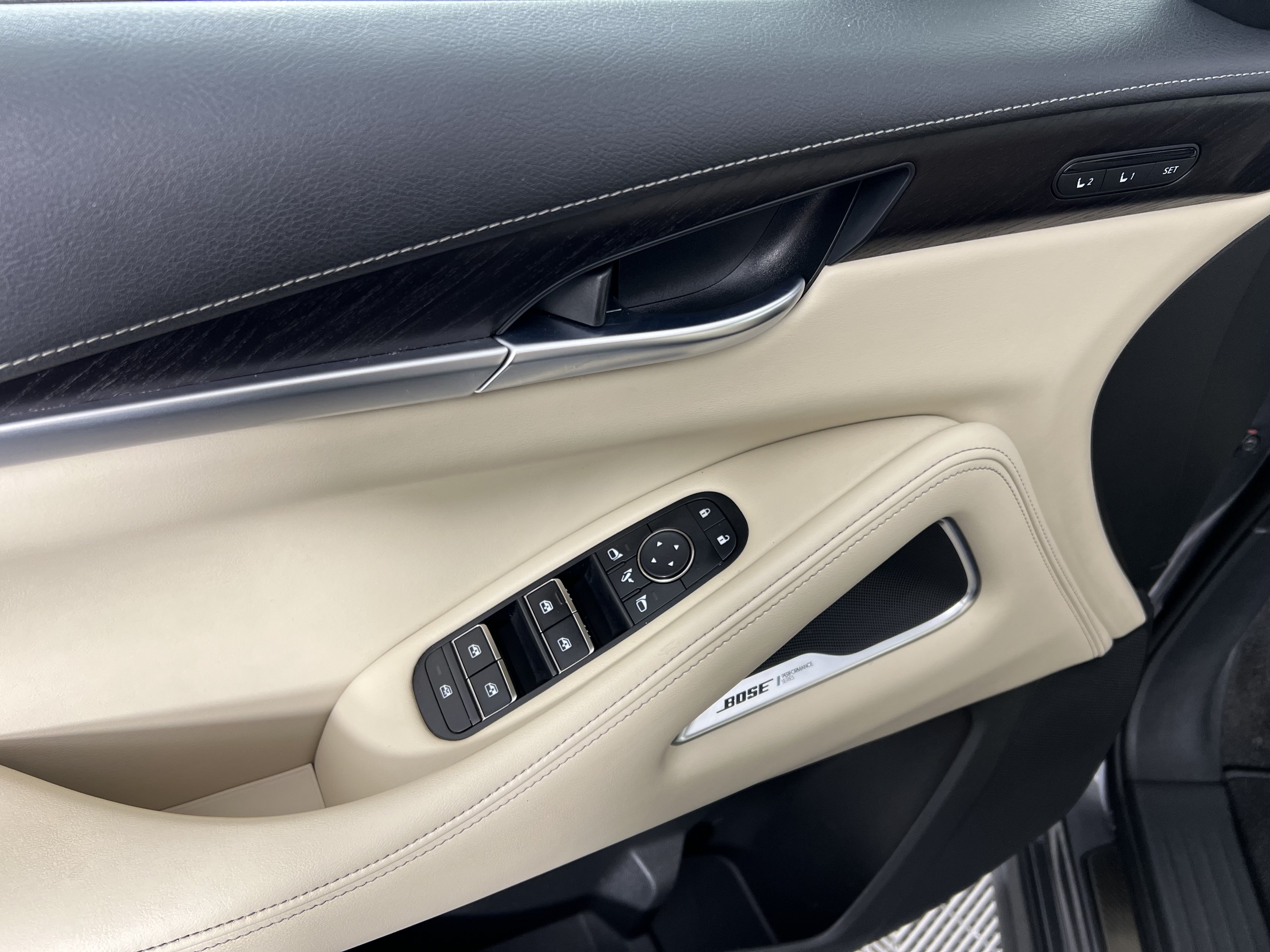 Used 2023 INFINITI QX60 Sensory w/ Cargo Package AWD/4WD image 18