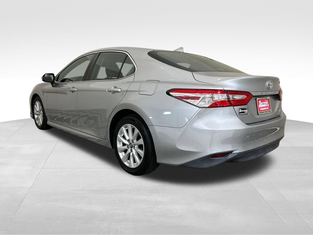 Used 2019 Toyota Camry LE FWD image 3